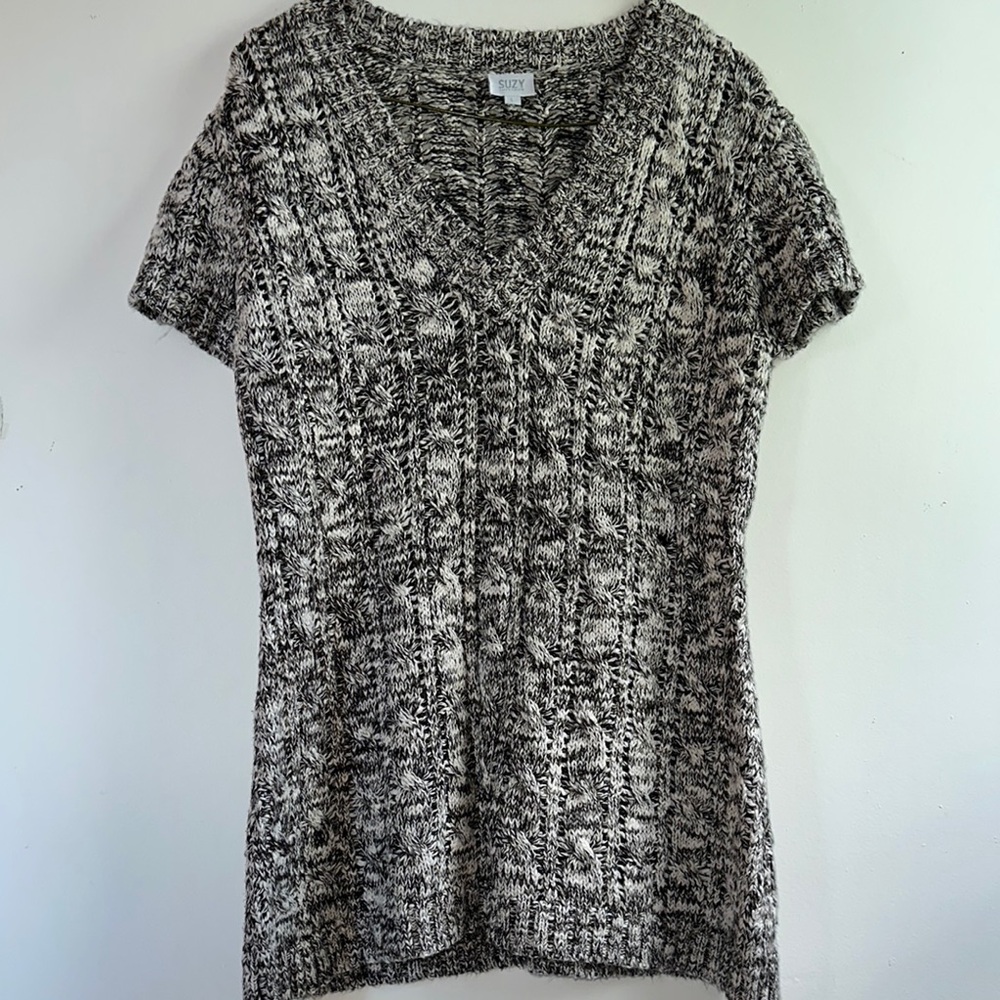 Suzy Shier Knit V-Neck Short Sleeve Top
